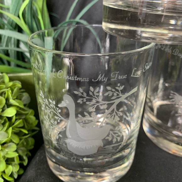 Set of 6 vintage HTF Garrick “12 days of Christmas” etched glasses (days 1-6) - Picture 6 of 16